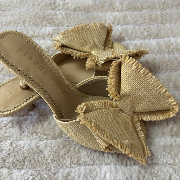 Gianni Bini Le Cadeau Raffia Bow Kitten Heel Mules 6M Natural Beige NEW - Picture 2 of 8